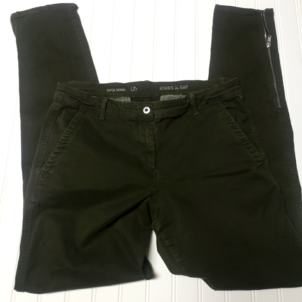 Khakis By Gap Super Skinny Ankle Zip..Size 12T